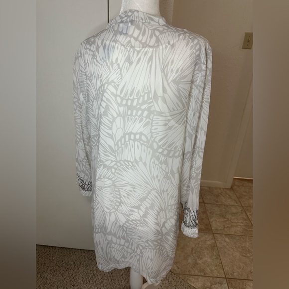 Chicos Blouse Top Women Size 2 12/14 Silver 2pc Blouse Cami Set Sequin Butterfly - Picture 4 of 9